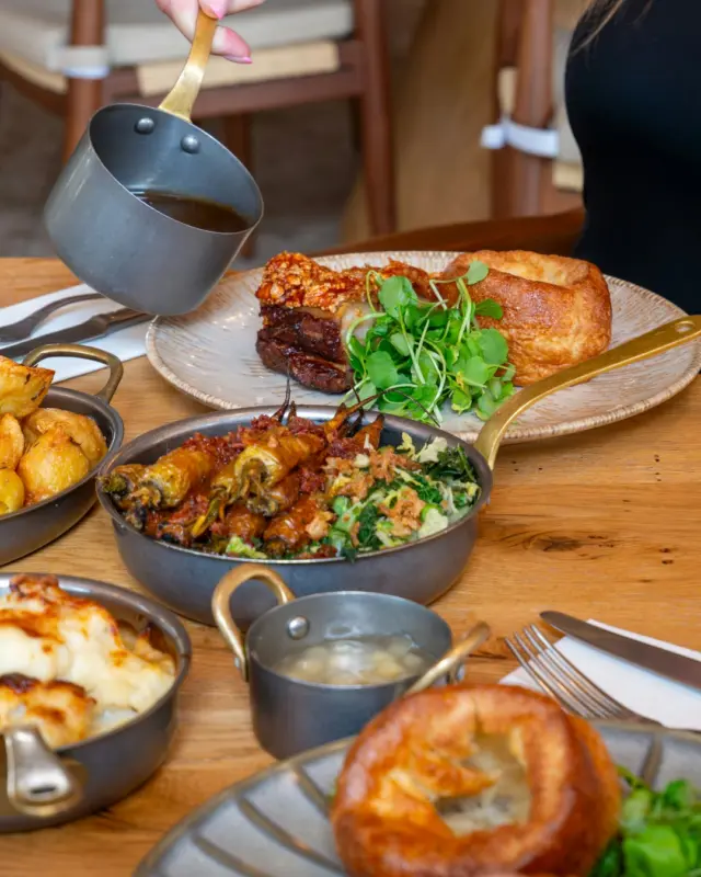 Here's your midweek reminder to book your roast this Sunday. 🍷

A toast to the roast?
We'd happily raise a glass to that.

A proper roast, all the trimmings and a table full of your favourite people.
#OldHarryRocks #SouthCoastEats